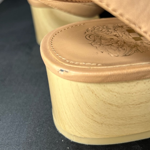 Vince Camuto cream sandals, - Picture 14 of 14